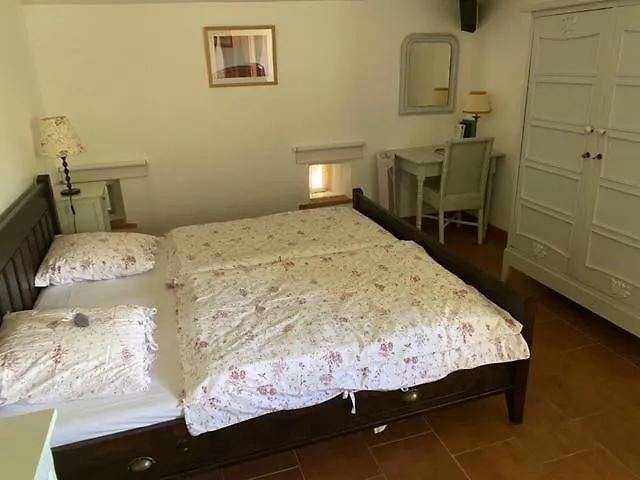 Le De Daramousque مونكلار دو كيارْسي