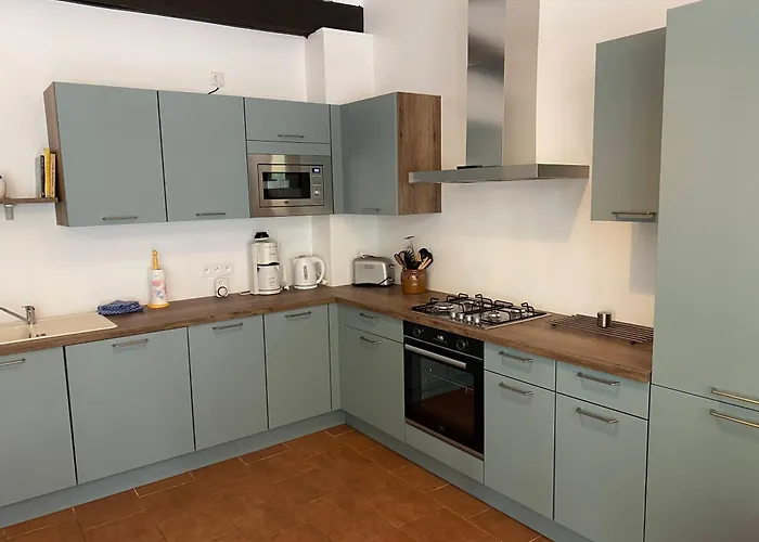 Le De Daramousque * مونكلار دو كيارْسي