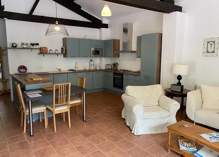 Le De Daramousque * مونكلار دو كيارْسي